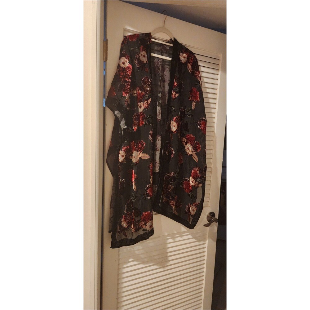 Torrid Gorgeous Red Velvet Ruana - Picture 3 of 3